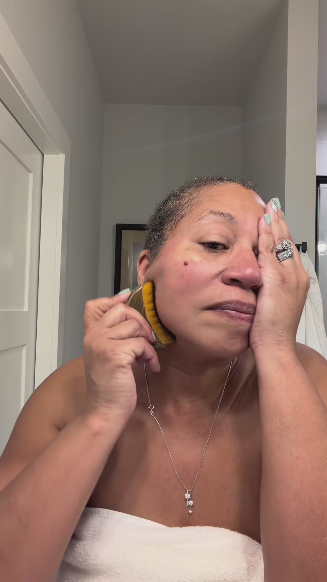 Lymphatic Drainage Face Brush video